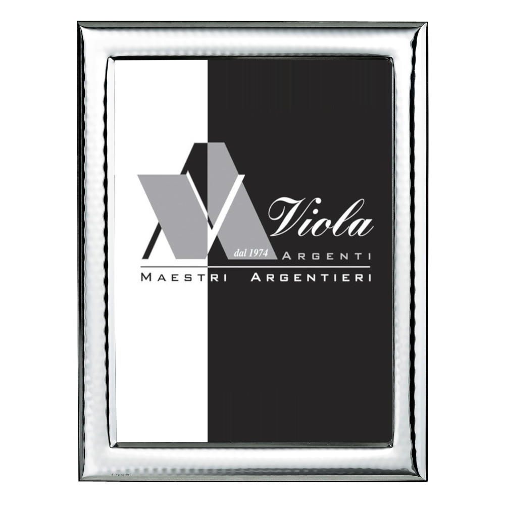 Cornice fascia stretta bombata martellata di . Argento online