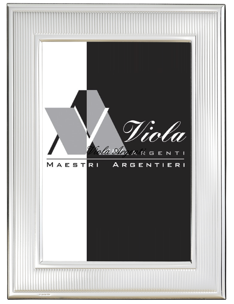 Cornice righe di . Argento online