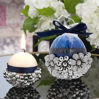 Candela rotonda azzurra con margherite 