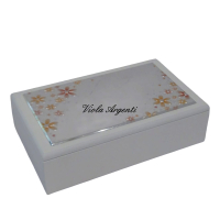 Scatola portagioie bianca con lastra decorativa a fiori