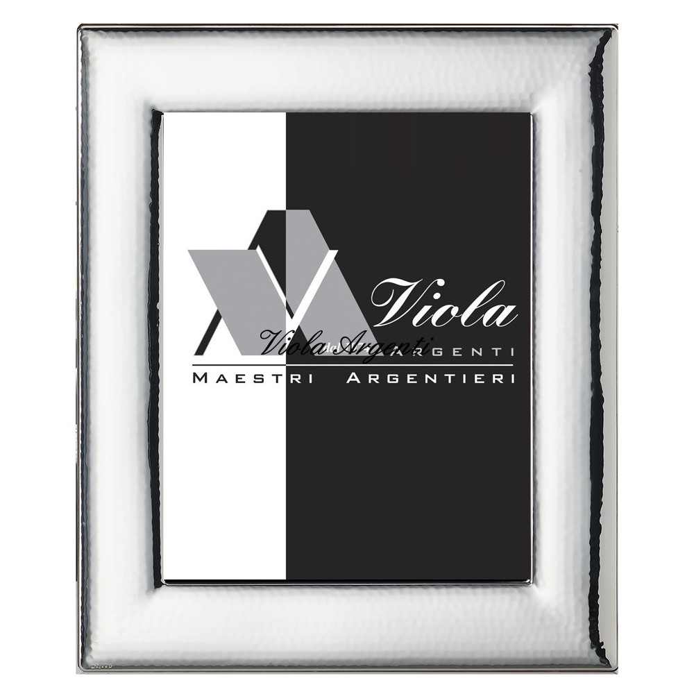 Cornice fascia larga martellata di . Argento online