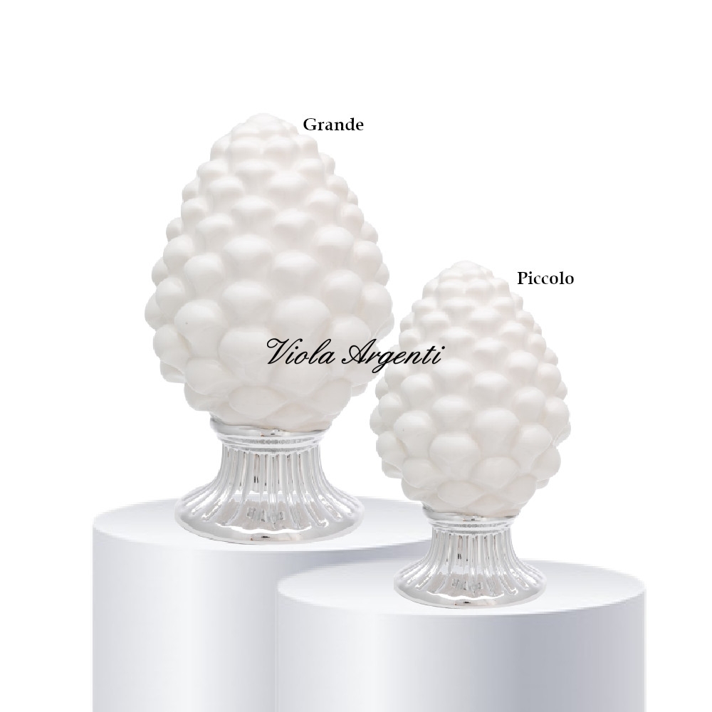 Scultura pigna bianca di . Argento online