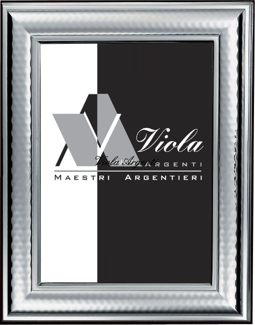 Cornice martellata righe di . Argento online