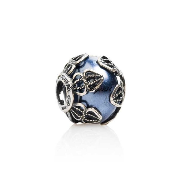 Charm ricami in filigrana blu notte di Tedora. Argento online