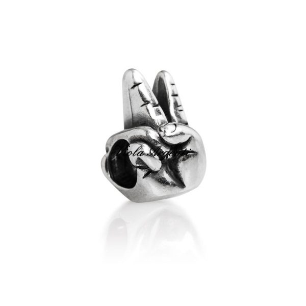 Charm segno vittoria di Tedora. Argento online