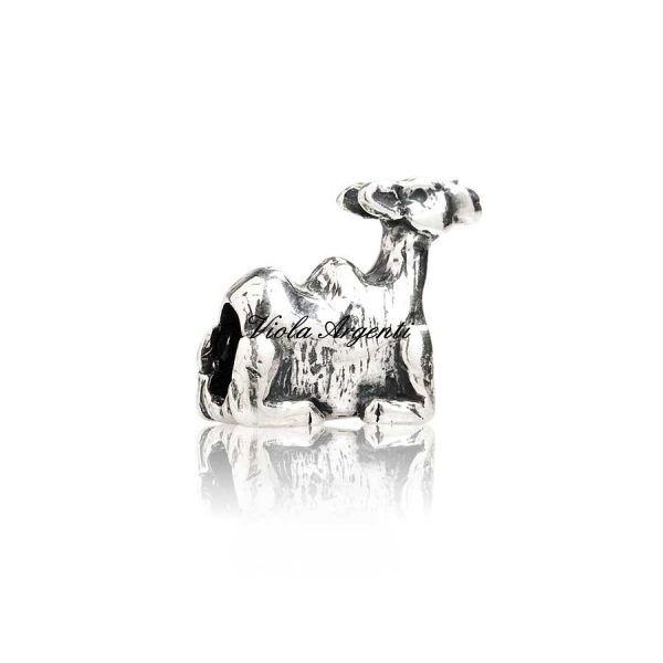 Charm cammello di Tedora. Argento online