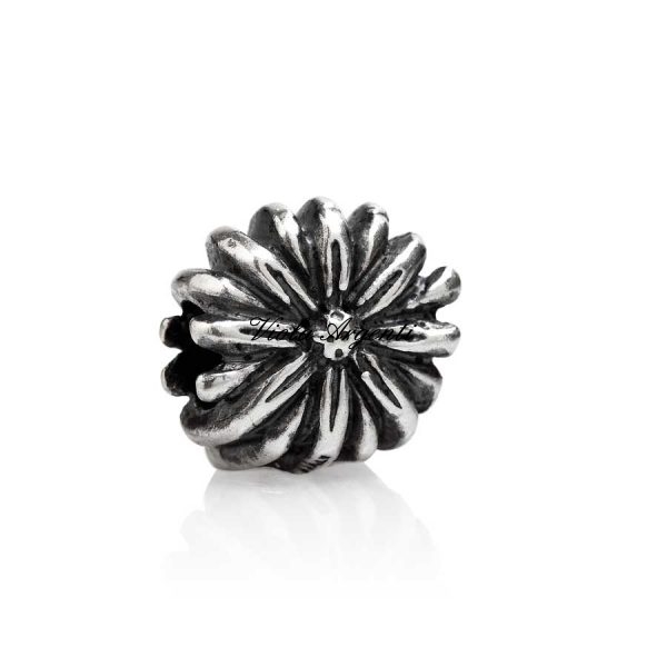 Charm margherita di Tedora. Argento online