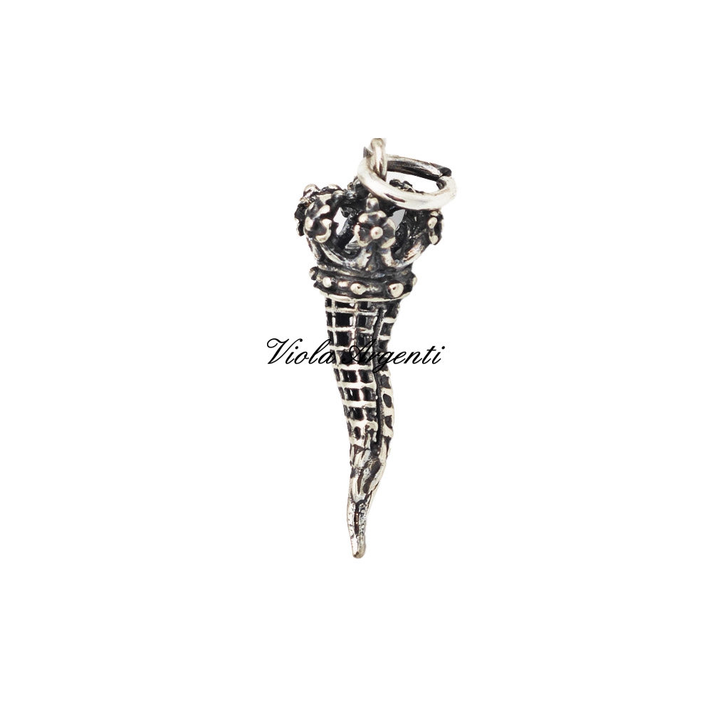 Corno traforato con corona di . Argento online