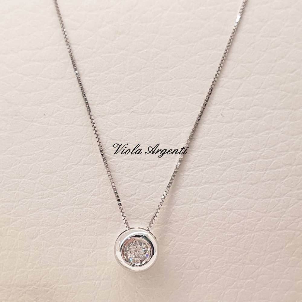 Collana oro bianco e diamanti di . Argento online
