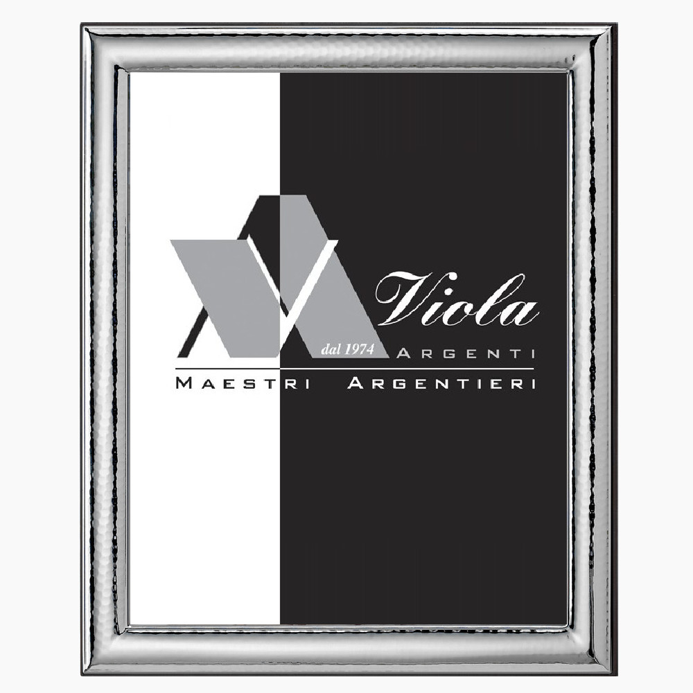 Cornice fascia stretta martellata bordino di . Argento online