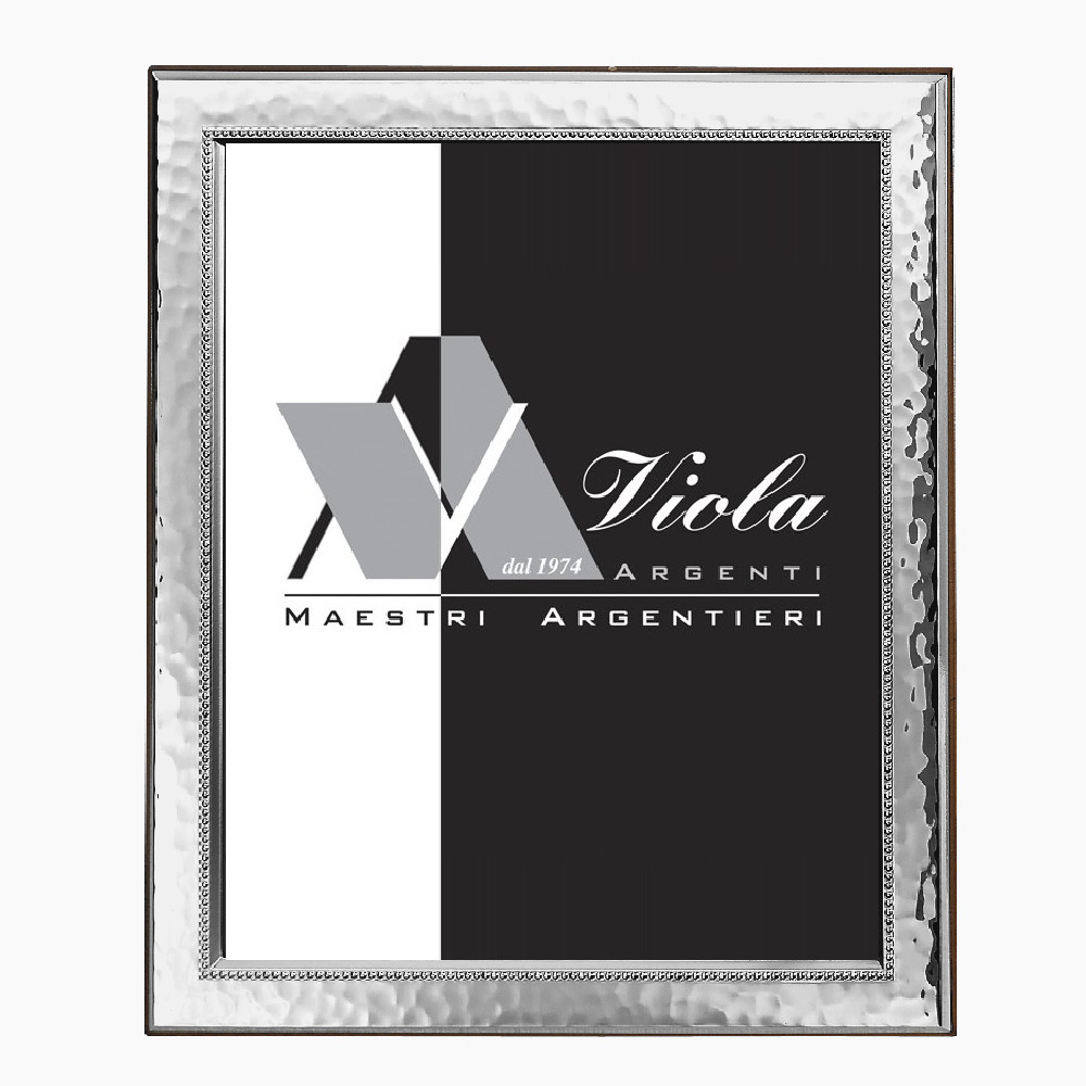 Cornice fascia stretta martellata perl&egrave; di . Argento online