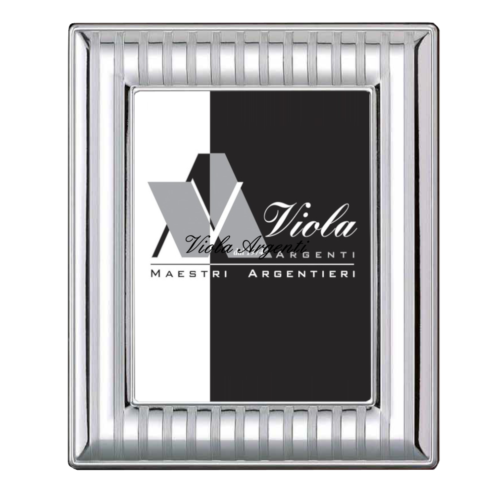 Cornice stile gessato di . Argento online