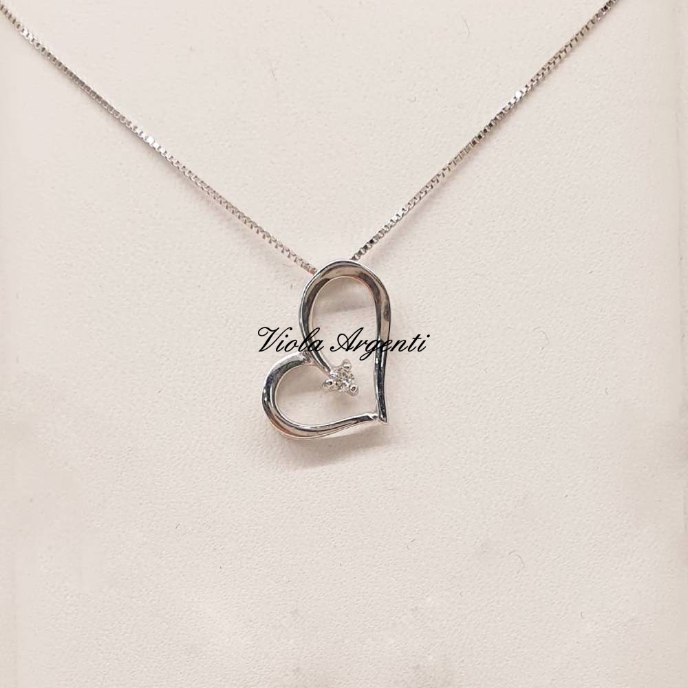 Collana con cuore oro bianco e diamanti di . Argento online