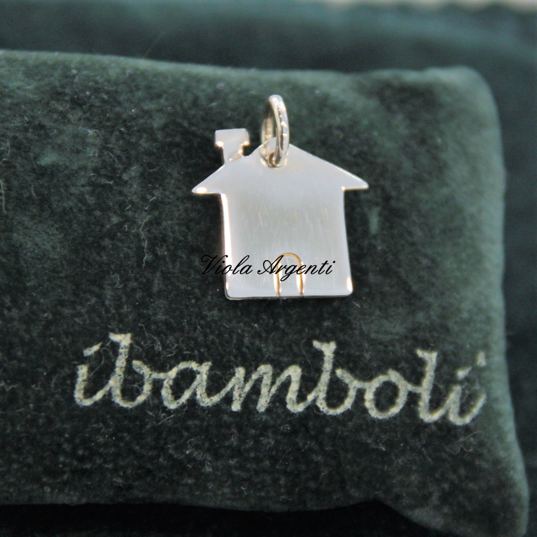 Ciondolo casetta personalizzabile con iniziale di ibamboli. Argento online