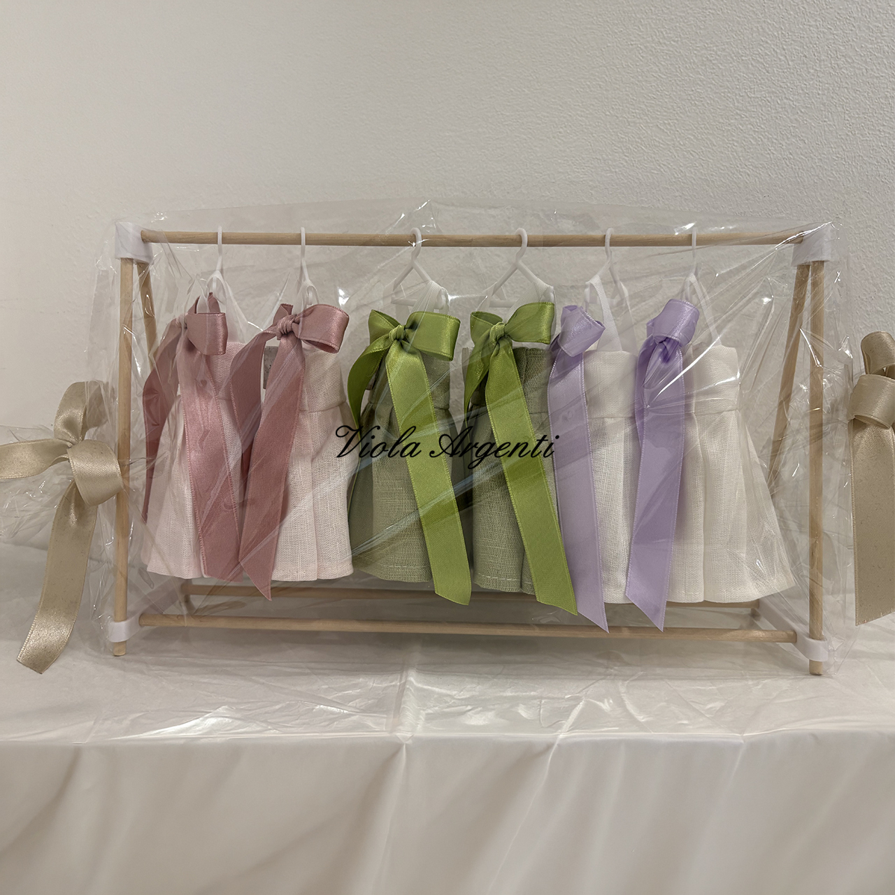 Kit 6 bomboniere con abiti di . Argento online