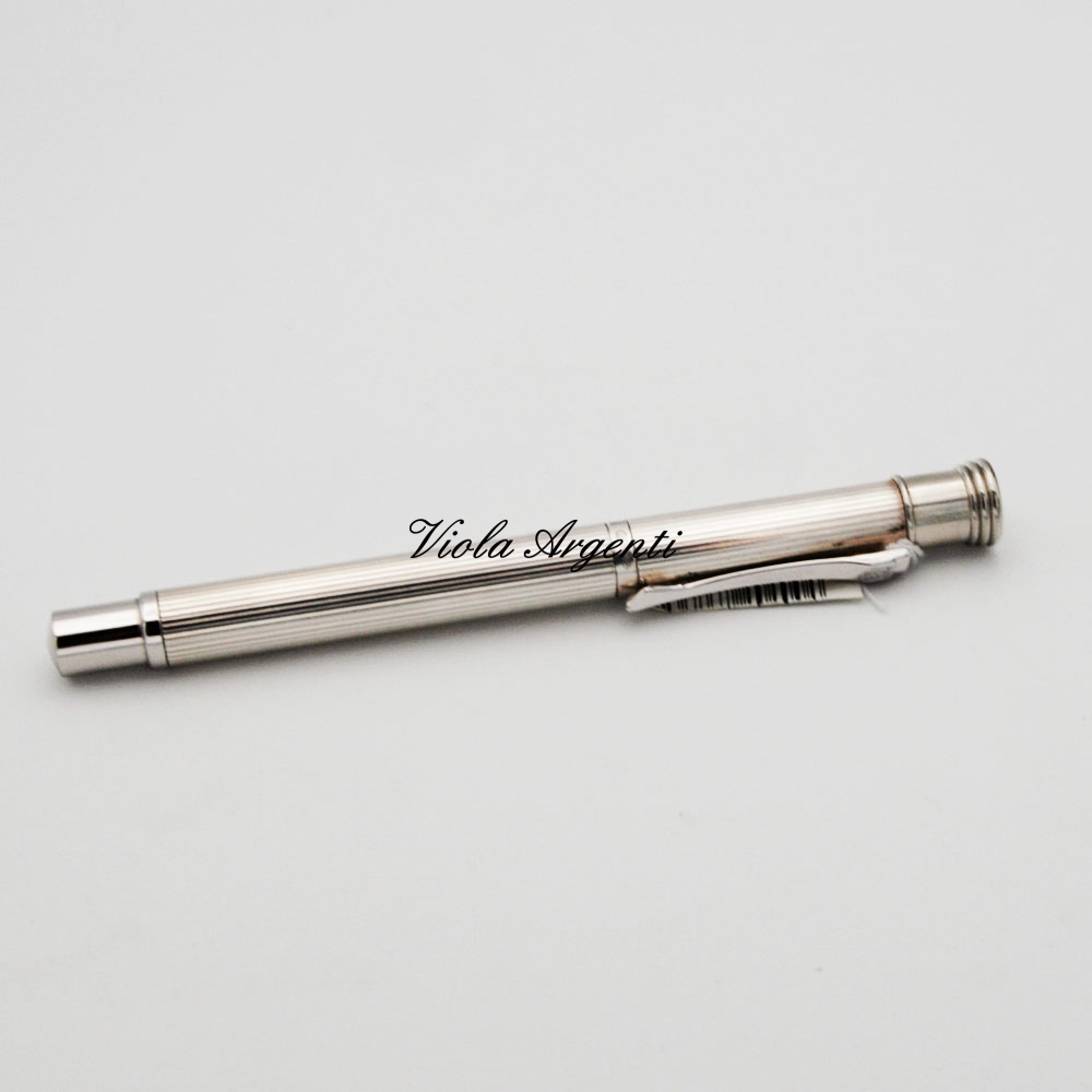 Penna a sfera in argento ricaricabile di . Argento online
