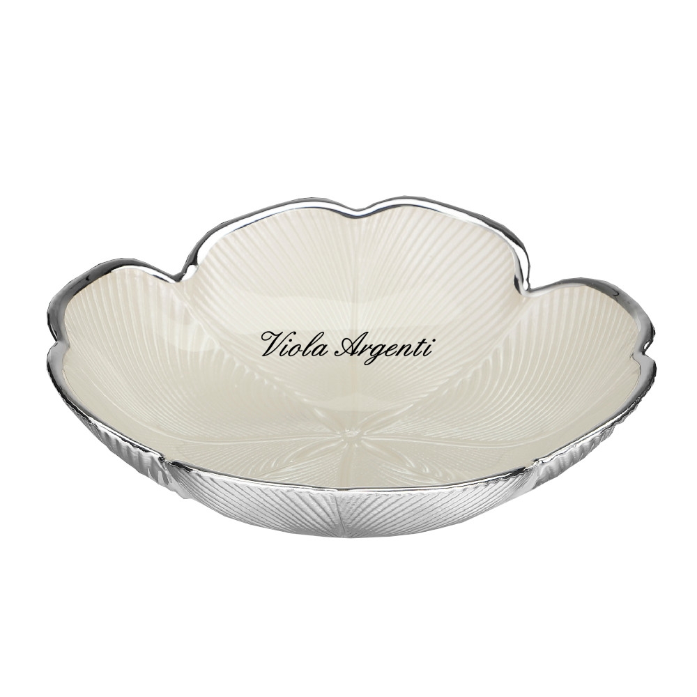 Piatto quadrifoglio bianco madreperla di . Argento online