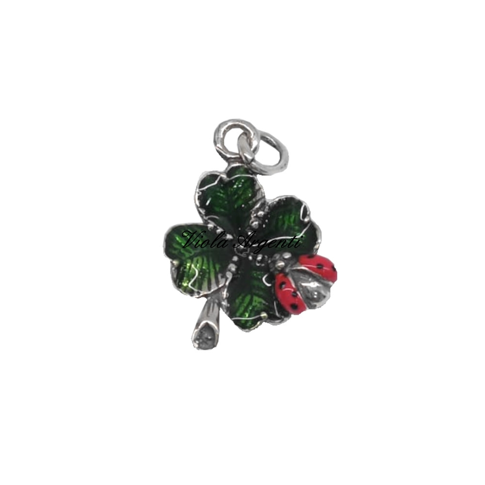 Quadrifoglio con coccinella smaltato di . Argento online